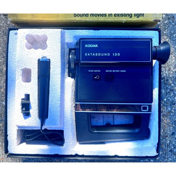 Vintage Kodak Ektasound 130 Movie Camera Outfit w/ Microphone & Box – Super 8 - Picture 2 of 7